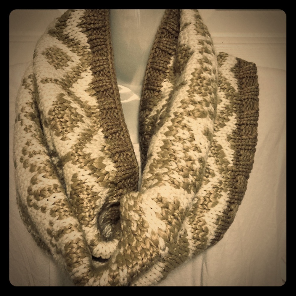 OLD NAVY | Tan/White Knit Scarf